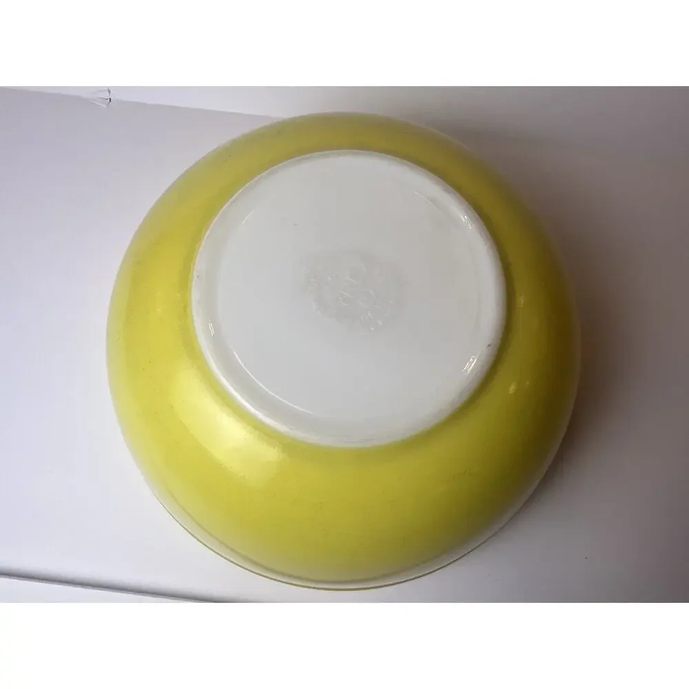Pyrex #404 Yellow Nesting Mixing Bowl 4 Qt Vintage Primary Color